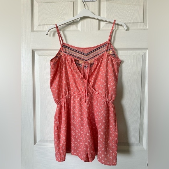 MINE Coral Embroidered Floral/Chevron Patterned Romper Size L - Picture 3 of 9